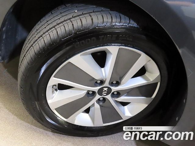Kia K7 Hybrid Prestige 2017 — фото 24