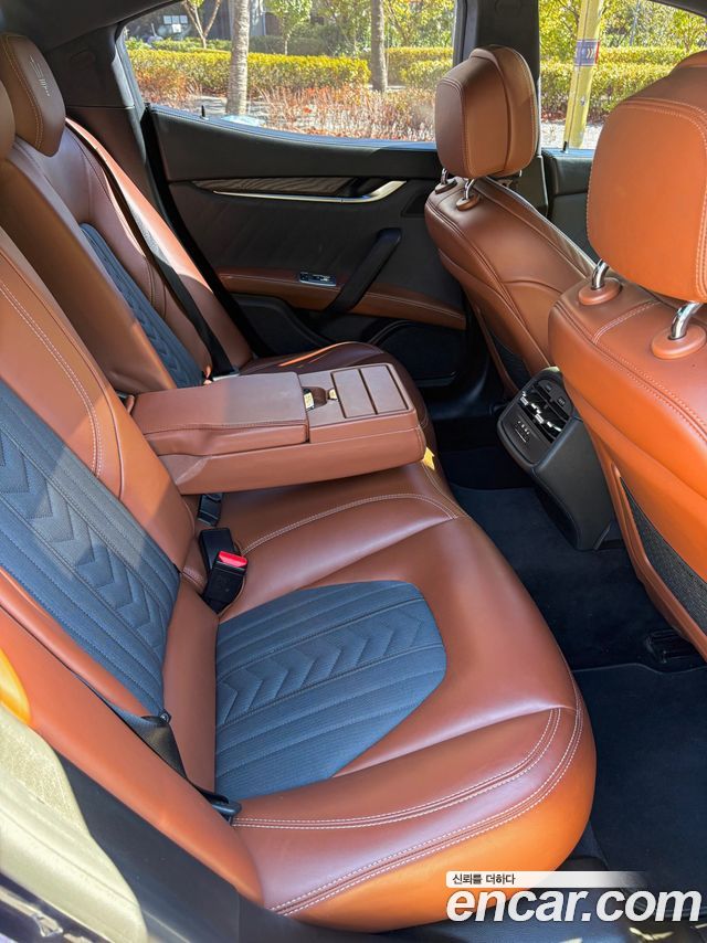 Maserati Ghibli 3.0 Diesel GranLusso 3rd 2017 — фото 8