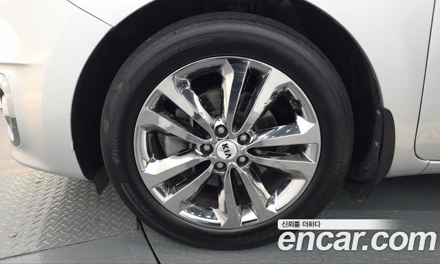 Kia Carnival 9-seater Noblesse 2016 — фото 5
