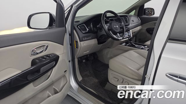 Kia Carnival 9-seater Noblesse 2016 — фото 10