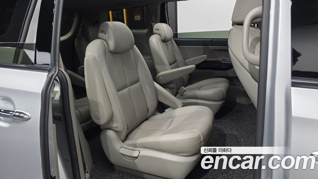 Kia Carnival 9-seater Noblesse 2016 — фото 12