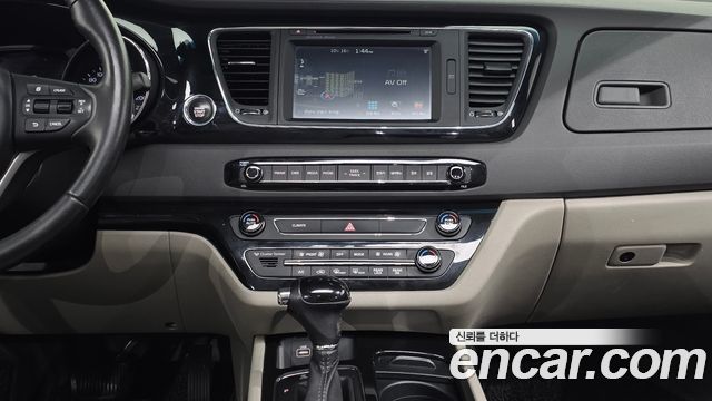 Kia Carnival 9-seater Noblesse 2016 — фото 13
