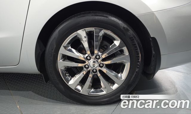 Kia Carnival 9-seater Noblesse 2016 — фото 21
