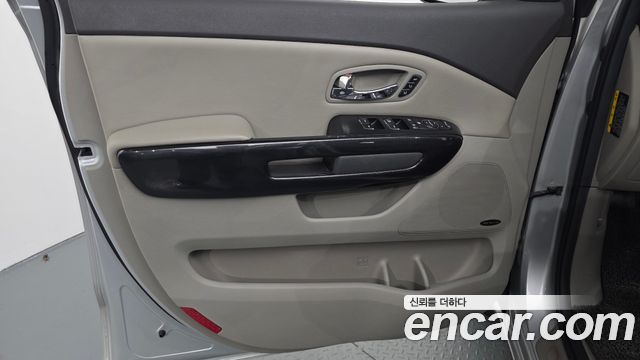 Kia Carnival 9-seater Noblesse 2016 — фото 24