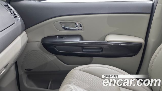 Kia Carnival 9-seater Noblesse 2016 — фото 25