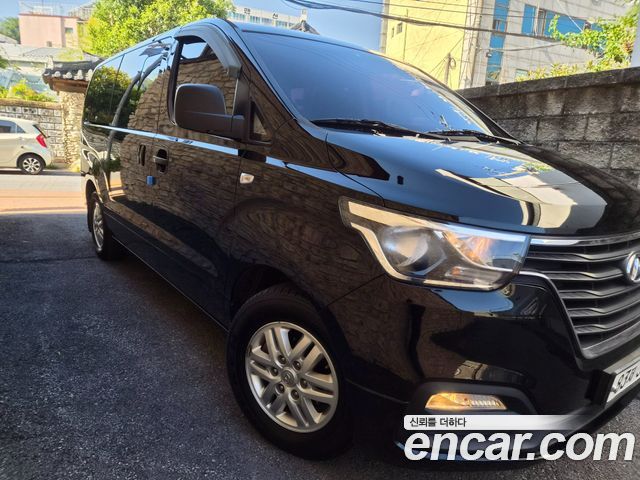 Hyundai Grand Starex Van 5-Seater Smart