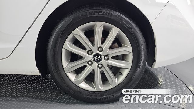 Hyundai Avante 1.6 GDi Modern Standard 2014 — фото 21