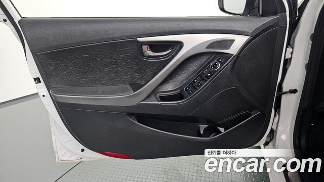 Hyundai Avante 1.6 GDi Modern Standard 2014 — фото 24
