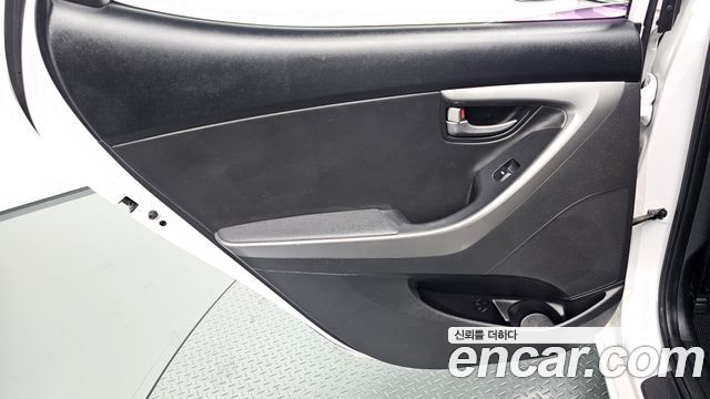 Hyundai Avante 1.6 GDi Modern Standard 2014 — фото 25