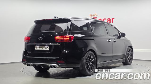 Kia Carnival 9-Seater Prstige 2019 — фото 2