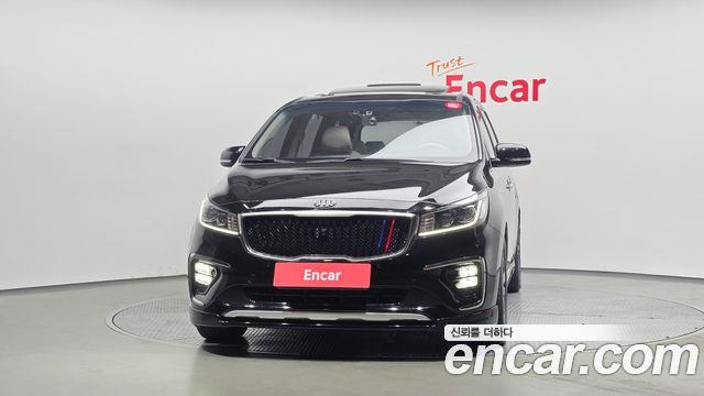 Kia Carnival 9-Seater Prstige 2019 — фото 3