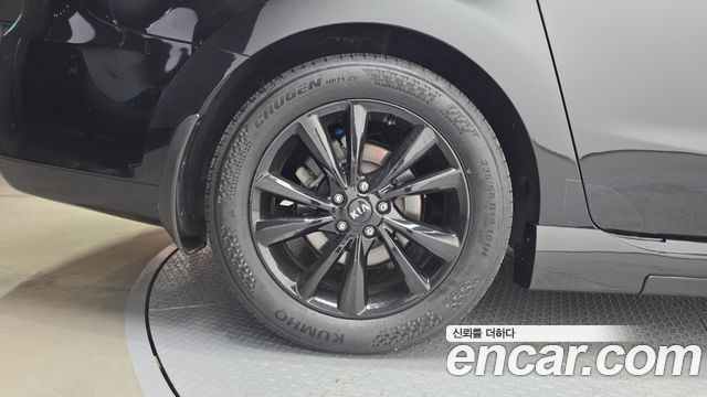 Kia Carnival 9-Seater Prstige 2019 — фото 5