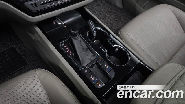 Kia Carnival 9-Seater Prstige 2019 — фото 9