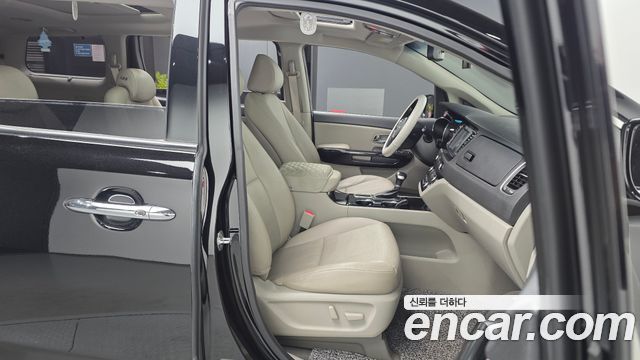 Kia Carnival 9-Seater Prstige 2019 — фото 15