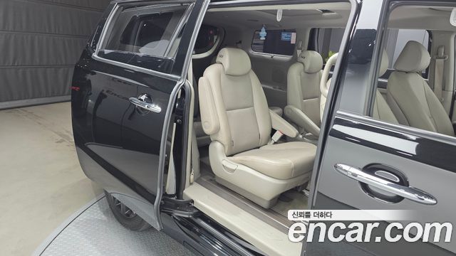 Kia Carnival 9-Seater Prstige 2019 — фото 16