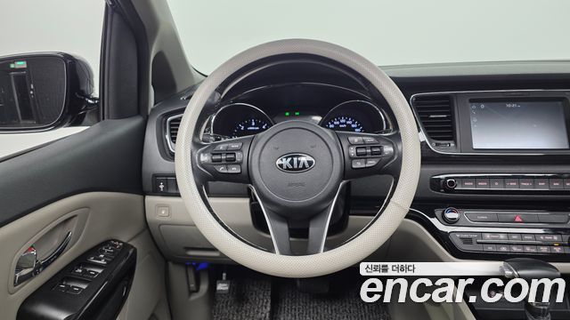 Kia Carnival 9-Seater Prstige 2019 — фото 17
