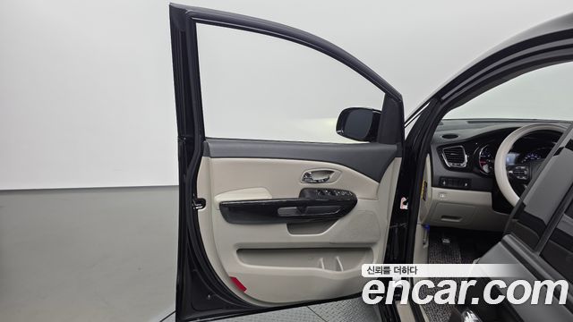 Kia Carnival 9-Seater Prstige 2019 — фото 30