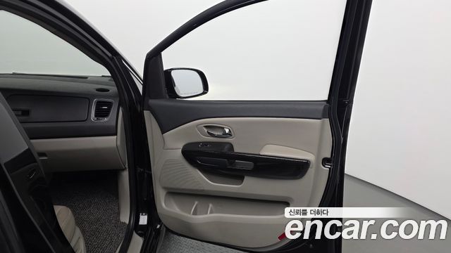 Kia Carnival 9-Seater Prstige 2019 — фото 31