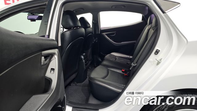 Hyundai Avante 1.6 GDi Smart Standard 2015 — фото 11