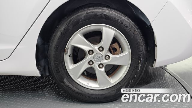 Hyundai Avante 1.6 GDi Smart Standard 2015 — фото 21