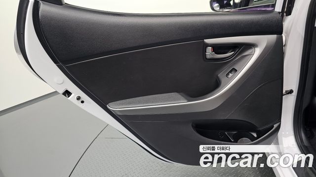 Hyundai Avante 1.6 GDi Smart Standard 2015 — фото 25