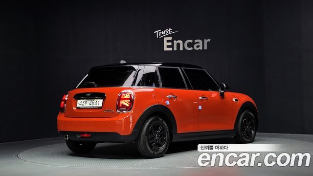 MINI Cooper D 5Door Standard 3rd 2019 — фото 2