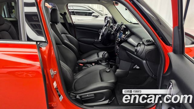 MINI Cooper D 5Door Standard 3rd 2019 — фото 11