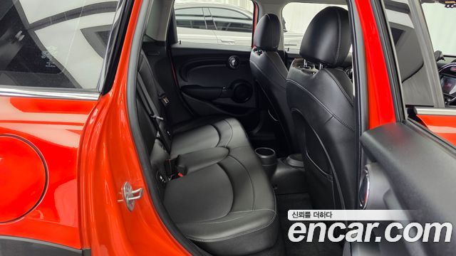 MINI Cooper D 5Door Standard 3rd 2019 — фото 12