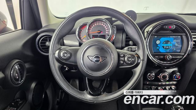 MINI Cooper D 5Door Standard 3rd 2019 — фото 13