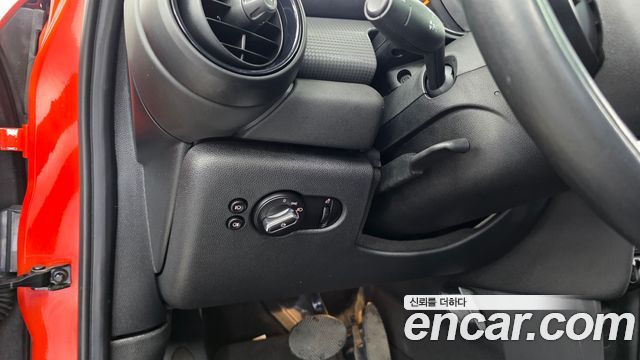 MINI Cooper D 5Door Standard 3rd 2019 — фото 16