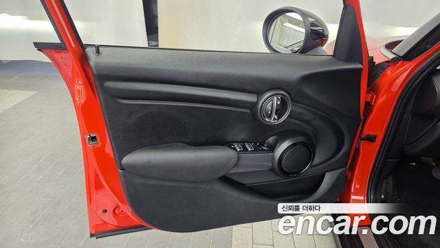 MINI Cooper D 5Door Standard 3rd 2019 — фото 24