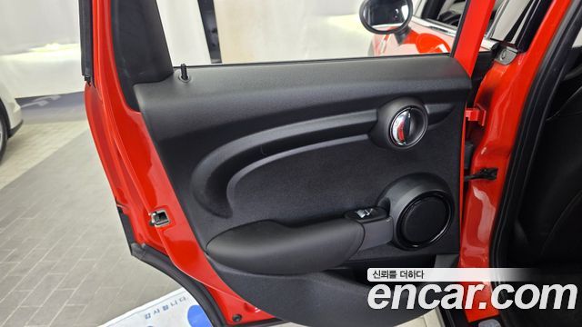 MINI Cooper D 5Door Standard 3rd 2019 — фото 25
