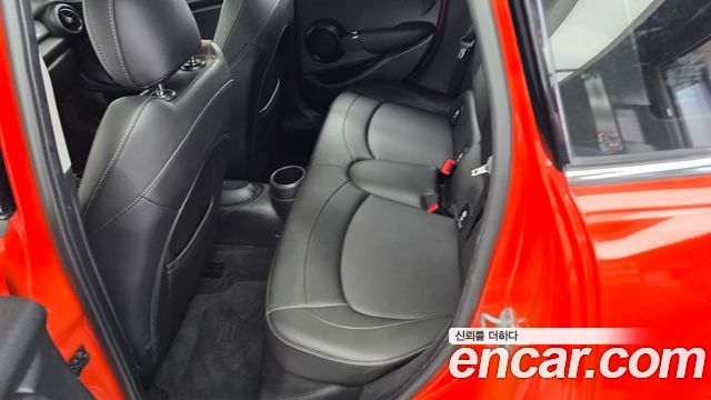 MINI Cooper D 5Door Standard 3rd 2019 — фото 26