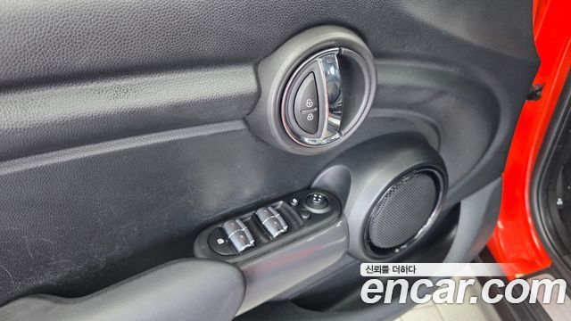 MINI Cooper D 5Door Standard 3rd 2019 — фото 30