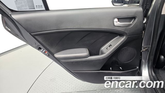 Kia K3 Deluxe 2016 — фото 25