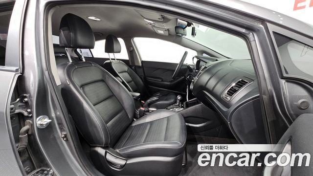 Kia K3 Deluxe 2016 — фото 26