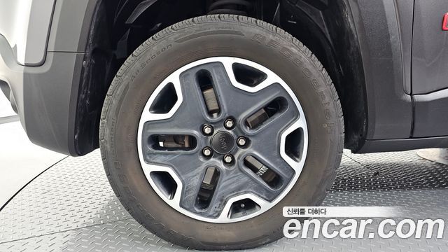 Jeep Renegade 2.0 Diesel Tailhawk AWD 2017 — фото 5