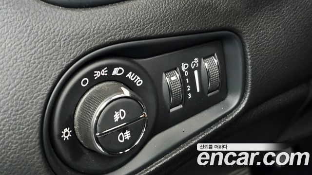 Jeep Renegade 2.0 Diesel Tailhawk AWD 2017 — фото 14
