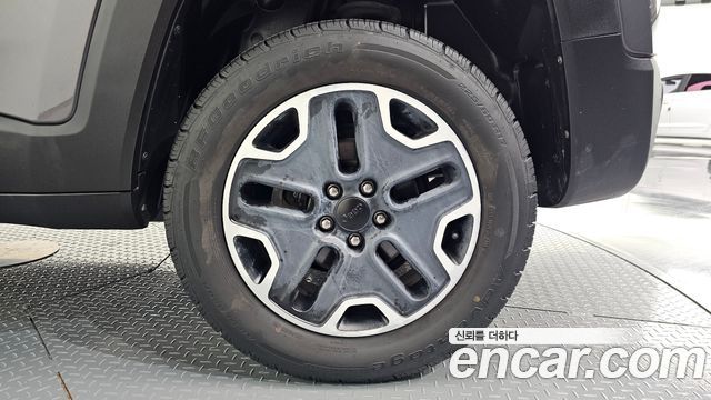 Jeep Renegade 2.0 Diesel Tailhawk AWD 2017 — фото 21