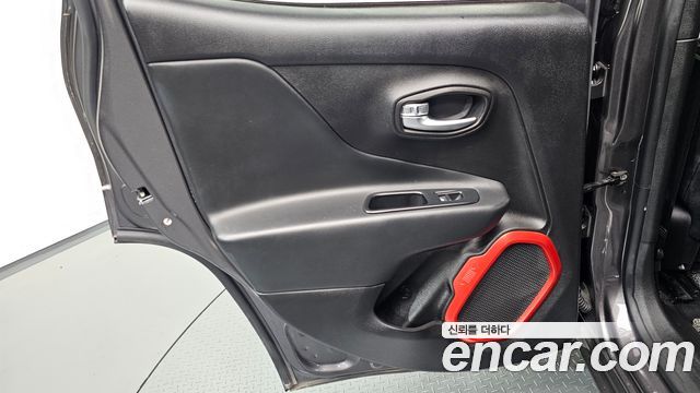 Jeep Renegade 2.0 Diesel Tailhawk AWD 2017 — фото 25