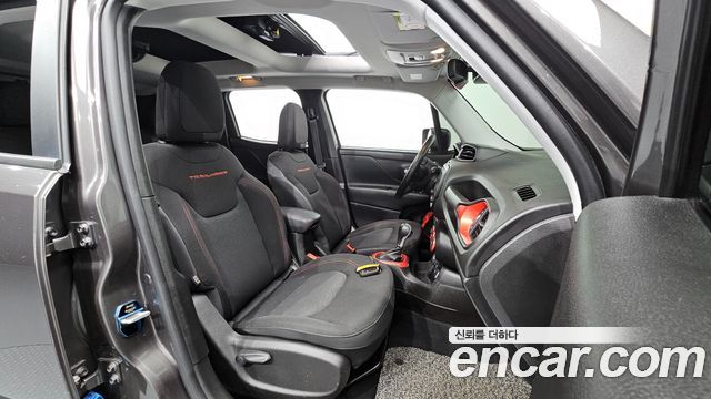 Jeep Renegade 2.0 Diesel Tailhawk AWD 2017 — фото 26