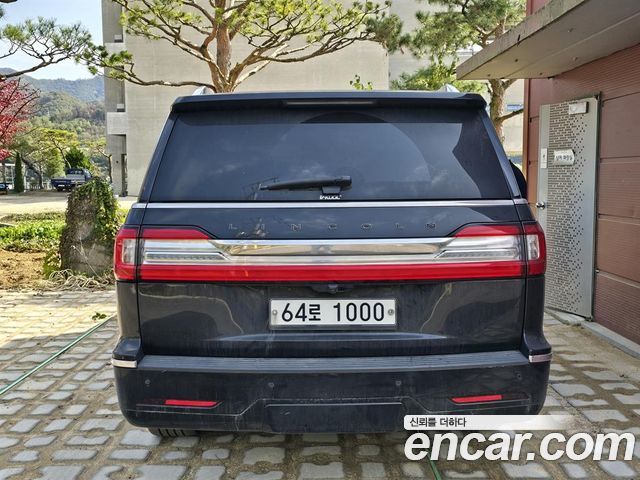Lincoln Navigator (IV) 3.5L (8-Seater) 2019 — фото 3