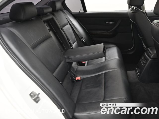 BMW 3 Series (E90) 320d Sedan Navi Package 2011 — фото 16
