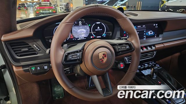 Porsche 911 (992) Carrera 4 GTS 2025 — фото 20