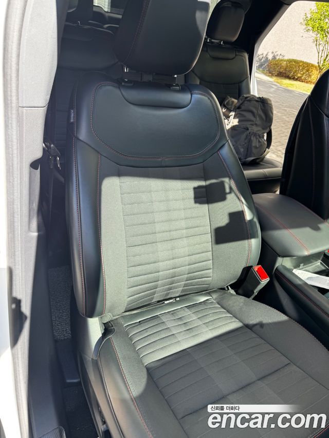 Ford Explorer (VI) 2.3 ST-Line 4WD 2025 — фото 6