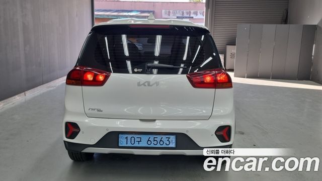 Kia Niro Plus Light (Taxi Trim) 2023 — фото 4