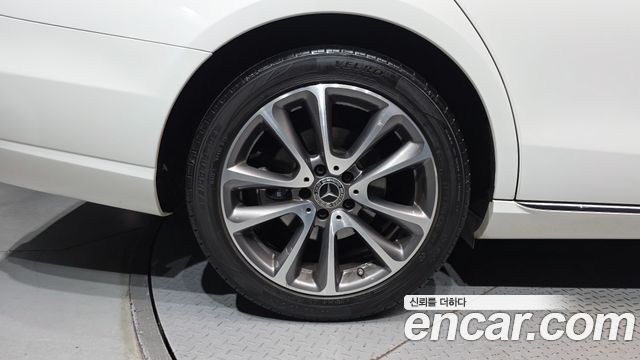 Mercedes-Benz E-Class (W213) E300 4MATIC Avnatgarde 2019 — фото 5