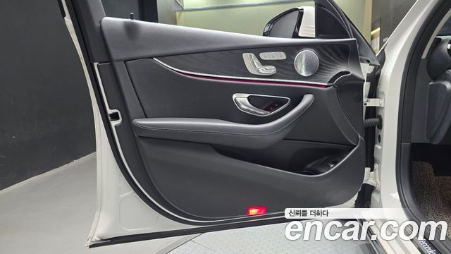Mercedes-Benz E-Class (W213) E300 4MATIC Avnatgarde 2019 — фото 24