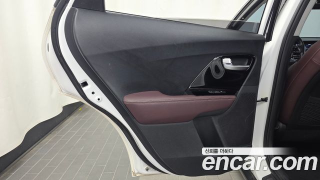 Kia Niro 1.6 HEV Noblesse Special 2020 — фото 31