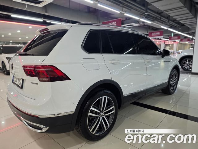 Volkswagen Tiguan (II) 2.0 TDI 4Motion Prestige 2023 — фото 6